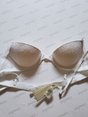 Gilly Hicks Bra